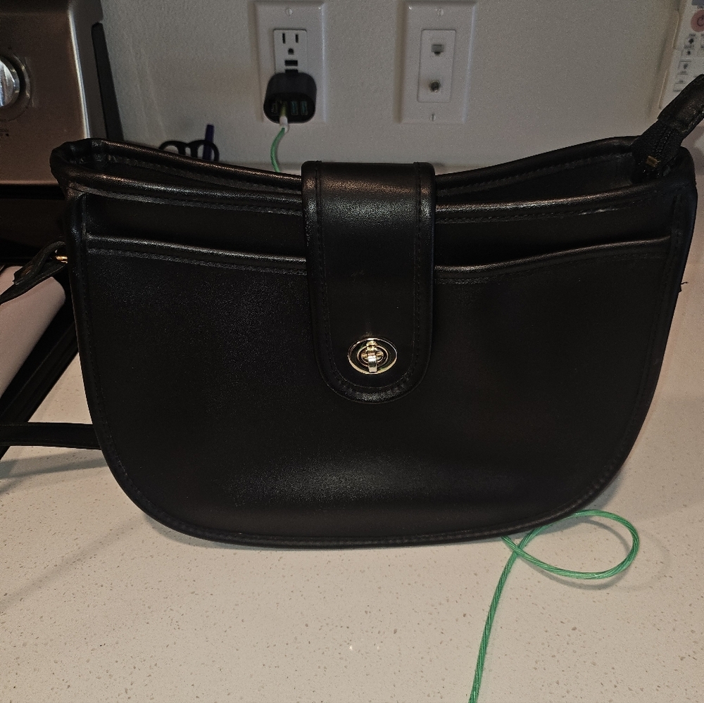 Elegant Black Women's Shoulder Bag Coach Look Alike But A Dupe.
